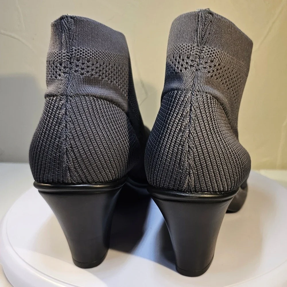 Bernie Mev Grey Stretch Knit Sock Ankle Boots Block Heel Memory Foam Women 7.5 8